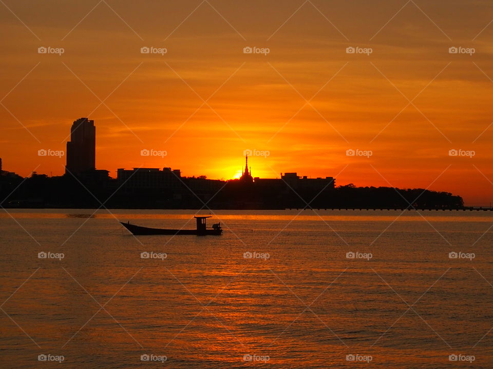 Scenic view of beautiful sunset above the sea