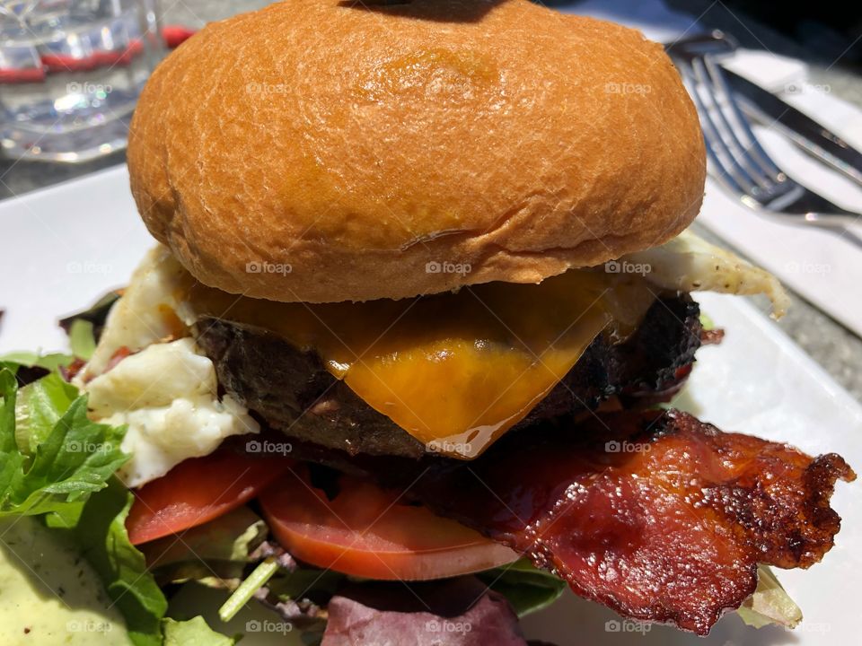 Cheeseburger With Bacon