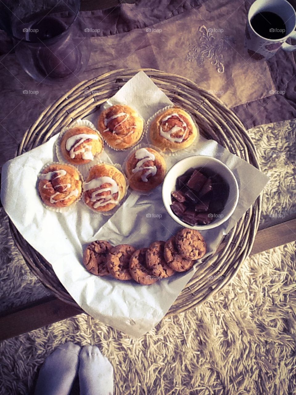 Cupcakes with chocolate cookies