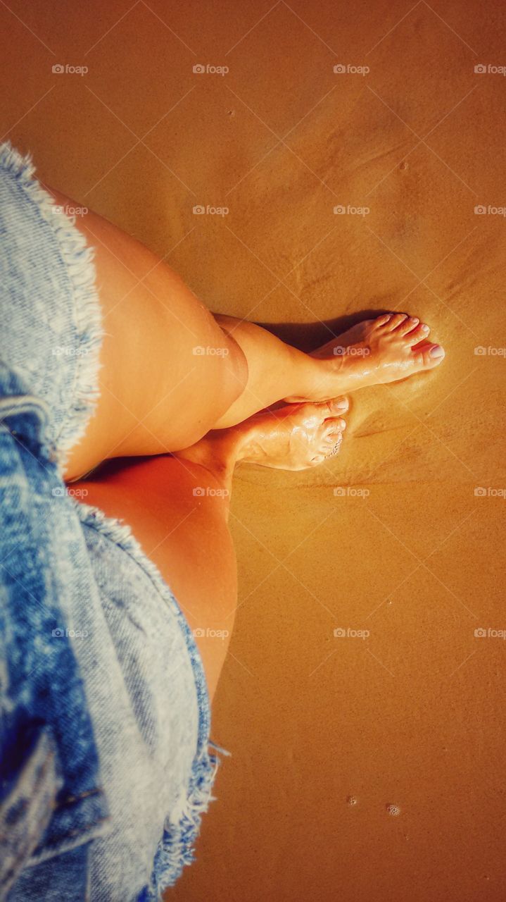pés na areia Beach