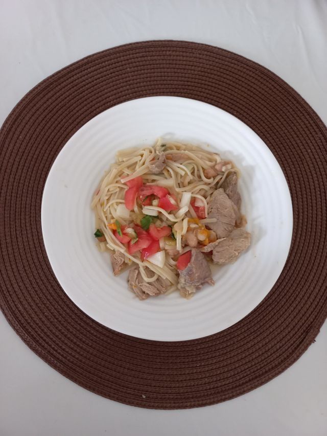 Macarrão. O Macarrão é um alimento com baixos níveis glicêmicos. A facilidade na preparação  e as inúmeras possibilidades de acompanhamento, faz com que o alimento, conquiste cada vez mais paladares. Alimento: leve,  nutritivo  e energético