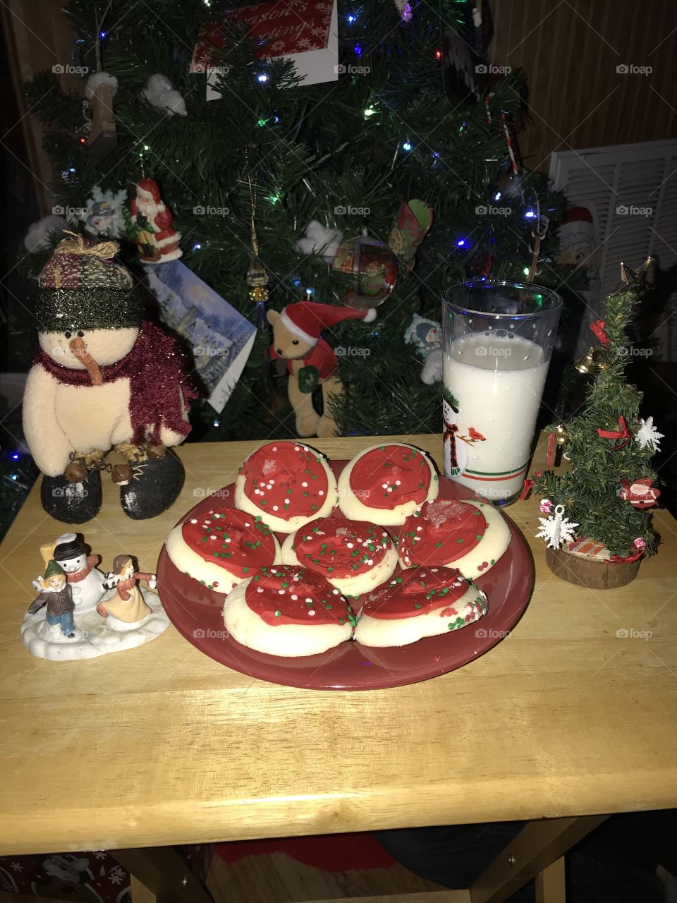 It’s the most wonderful time of the year! Cookies and milk for Santa!