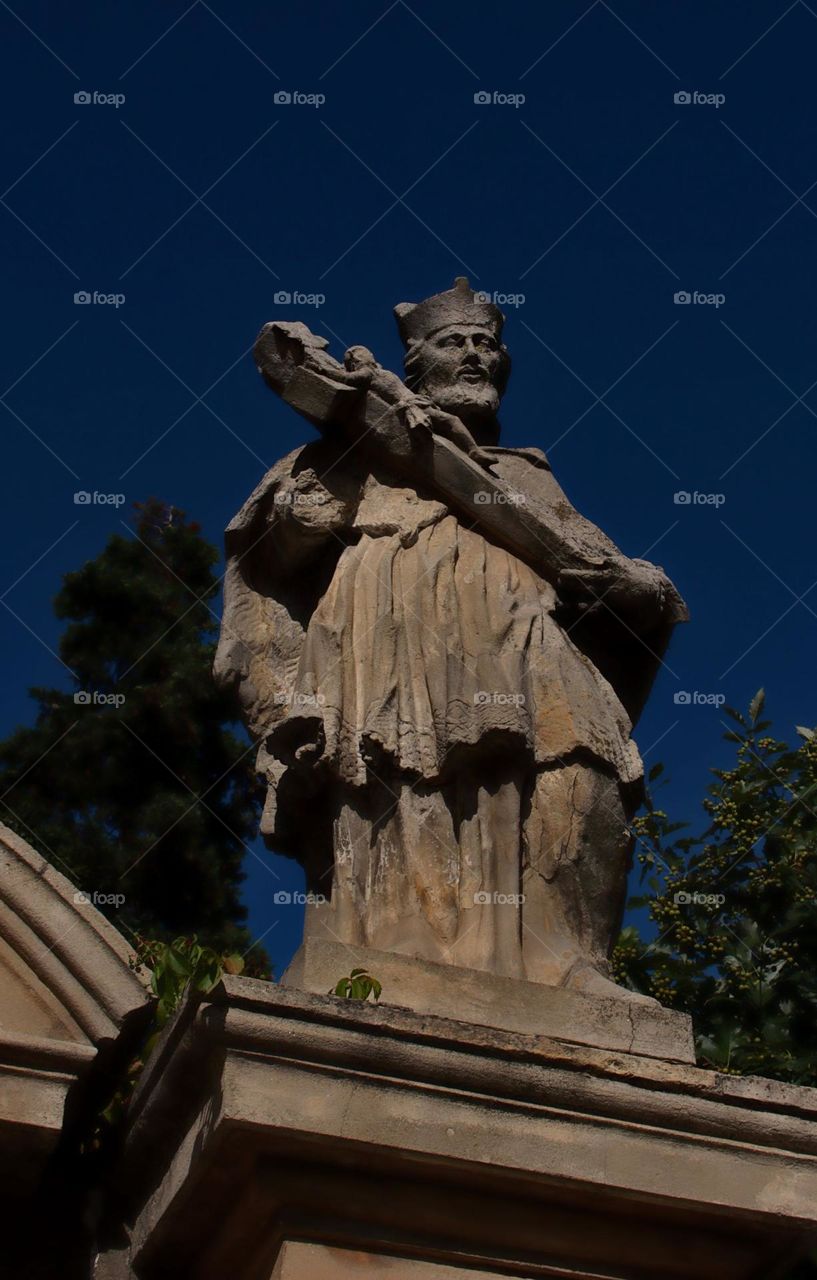 An old guardian staying at the entrance and ready to share the stories that it witnessed.