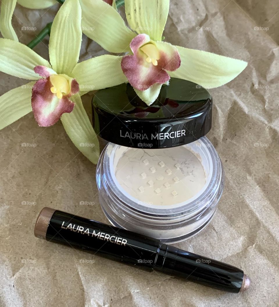 Translucent Loose Setting Powder and Stick Eye Shadow 