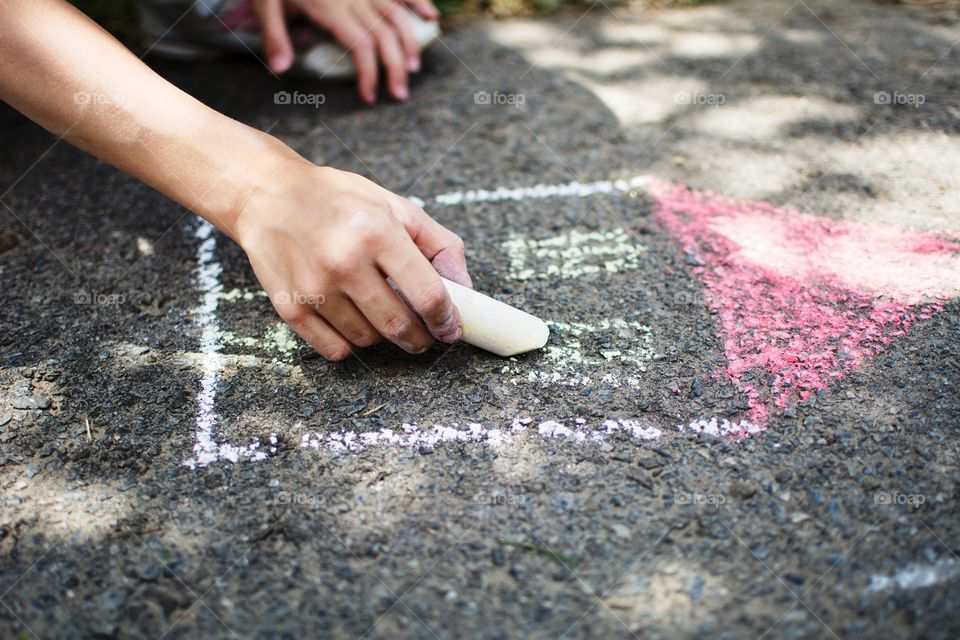 children drawing on asphalt