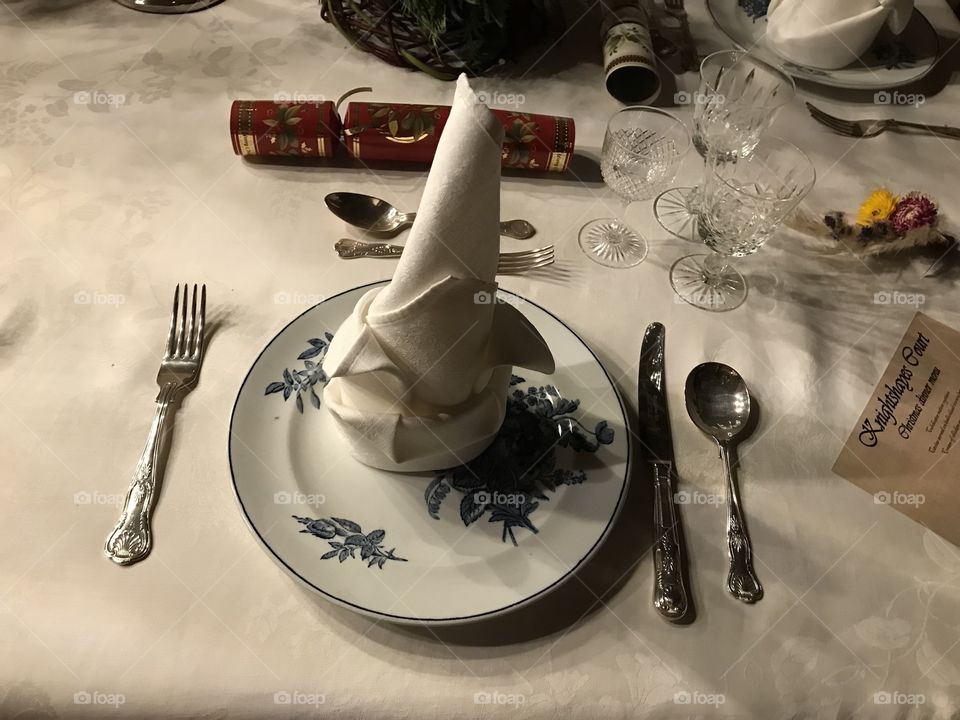 A example of a place setting of considerable taste.