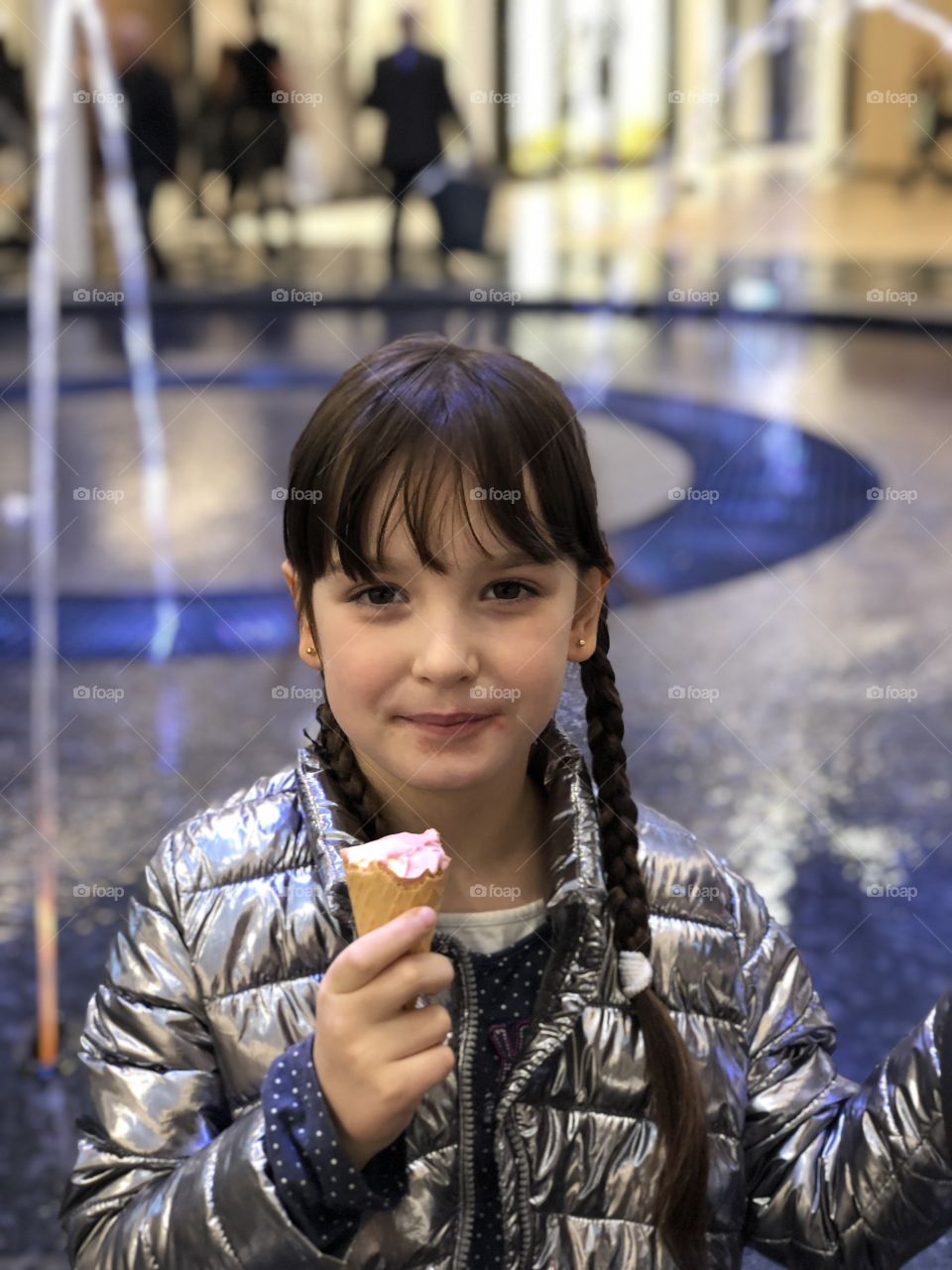 Little girl eating ice creams 