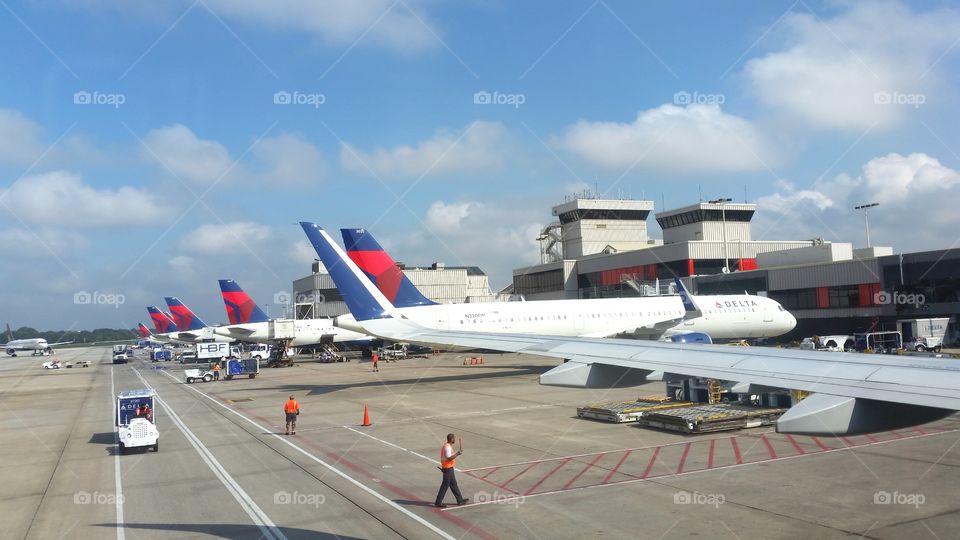 Planes Docking on tarmac at
Hartsfield Jackson International Airport Atlanta USA.
