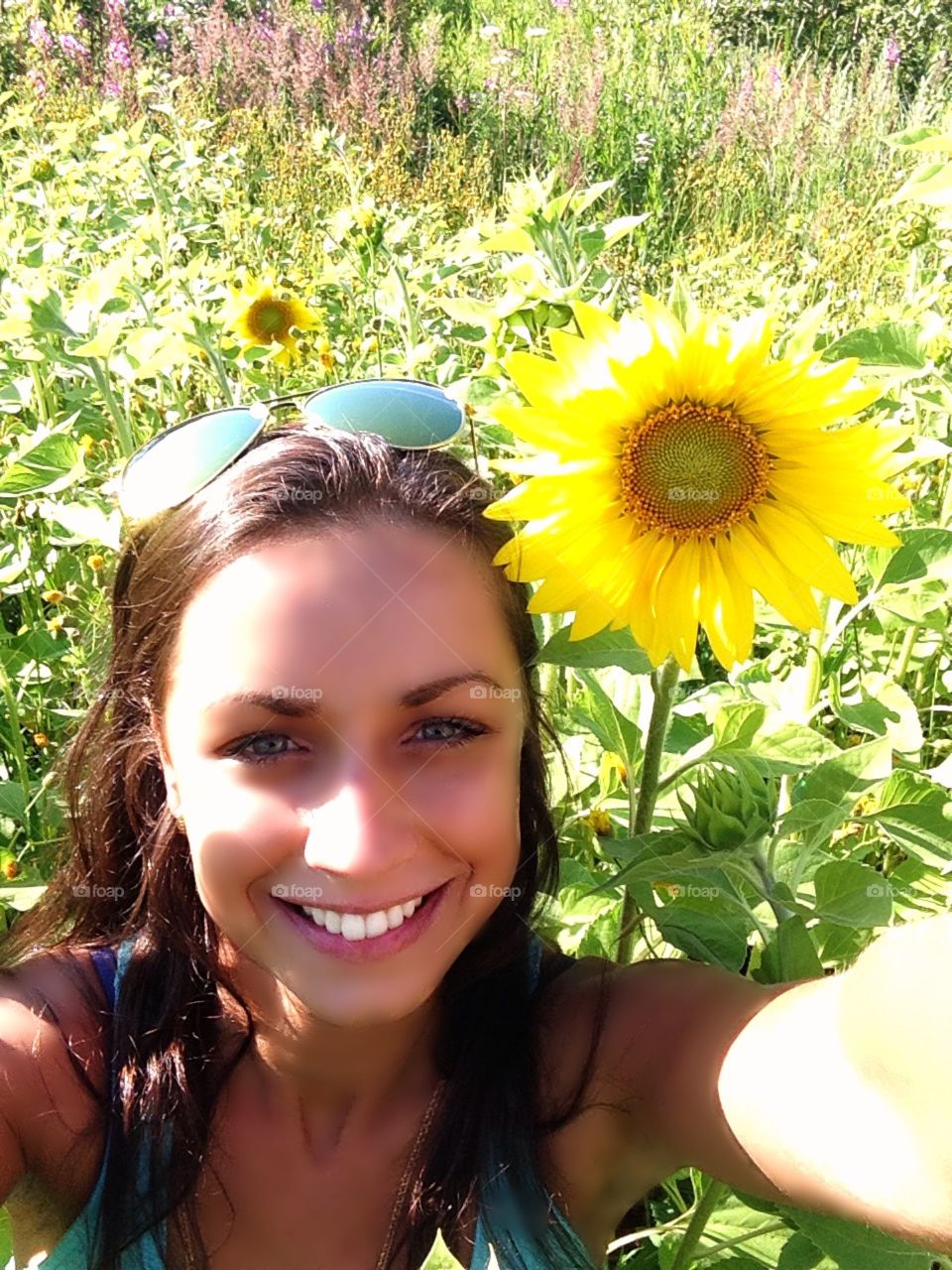 Selfi girl with a sunflower