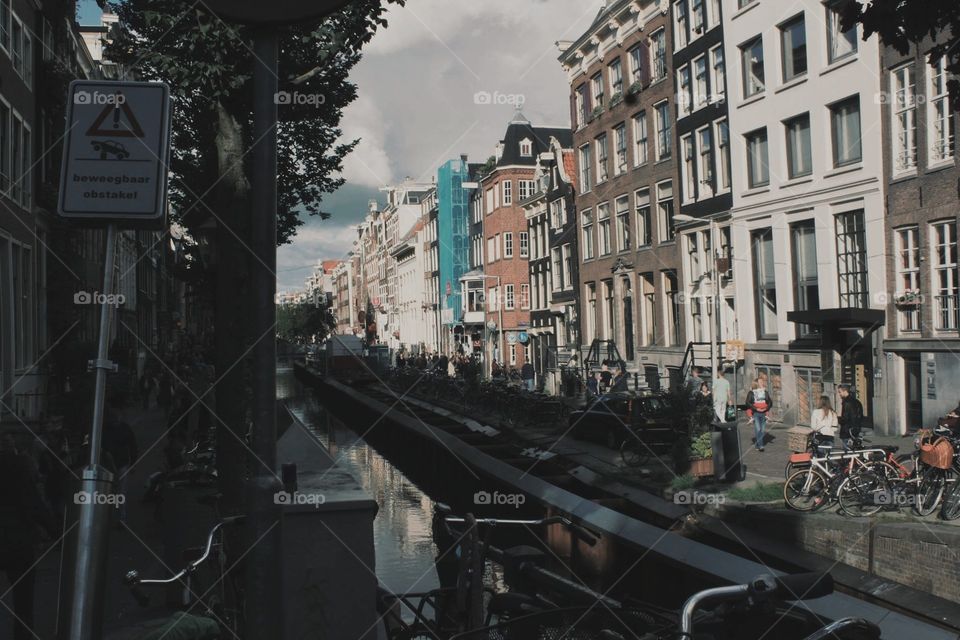 Small city 🏘, big heart ♥ •
•
Amsterdam provides the perfect blend of history and culture🎆 to balance out the more risqué recreational pursuits offered by the Red Light District and plentiful “coffee ☕” shops. 