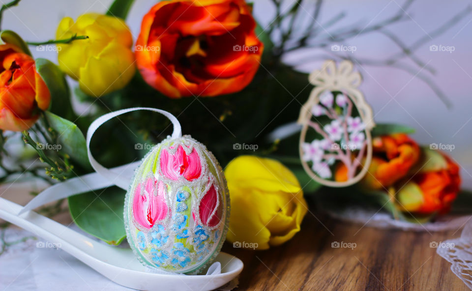 easteregg decoration tulips