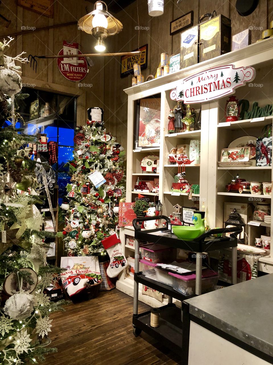 Christmas decorations and display Cracker Barrel old country store 