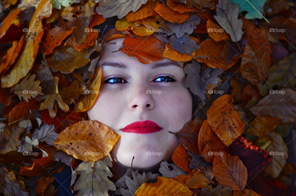 Face in leafs