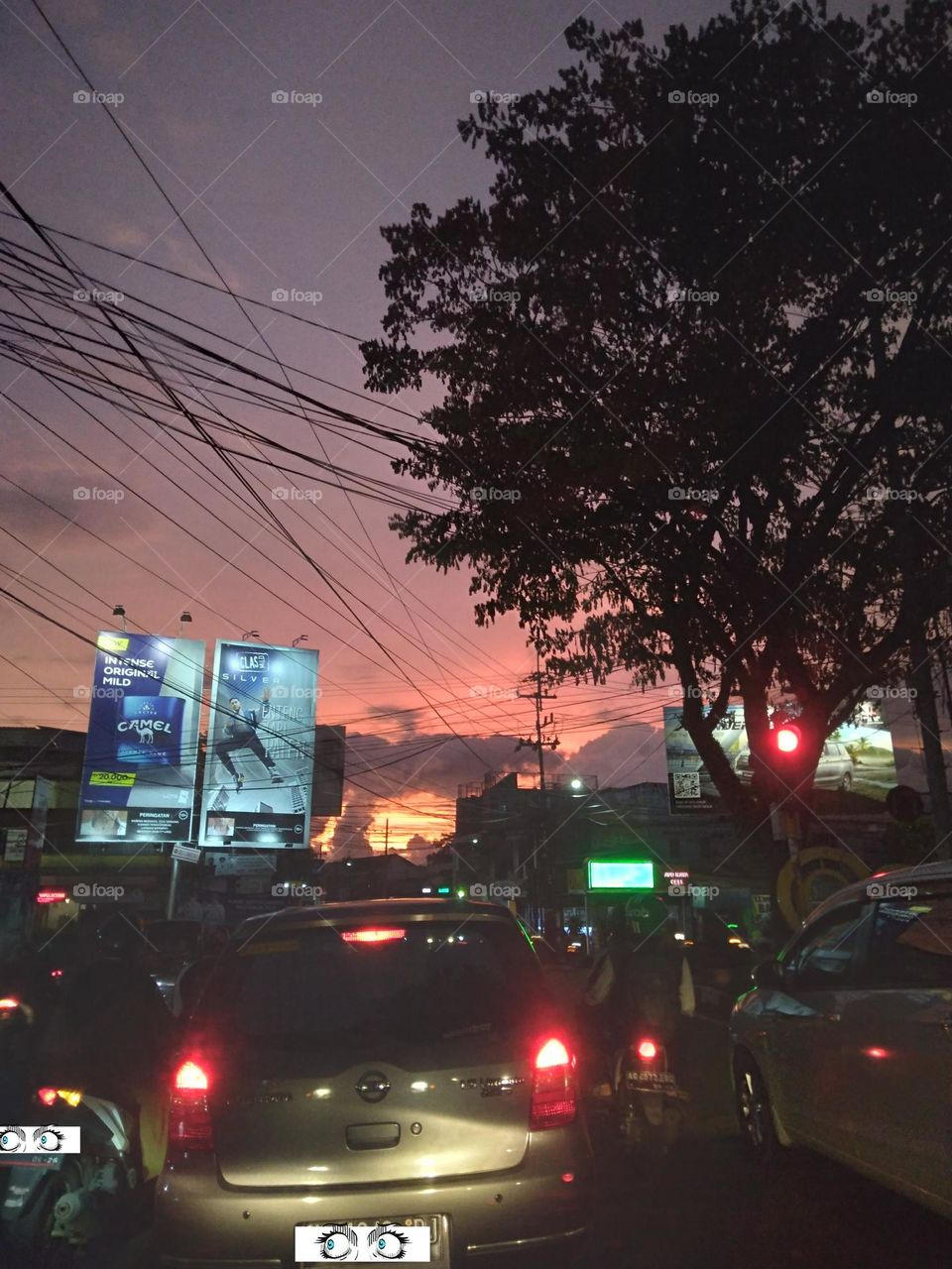 a small city where traffic is always jammed