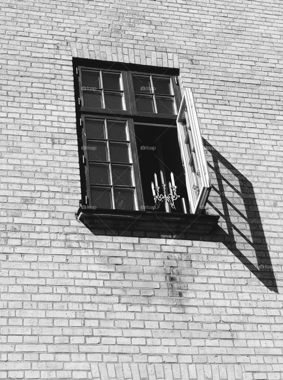 fenster kerzen ständer offen haus schlosd unhwimlich Window open