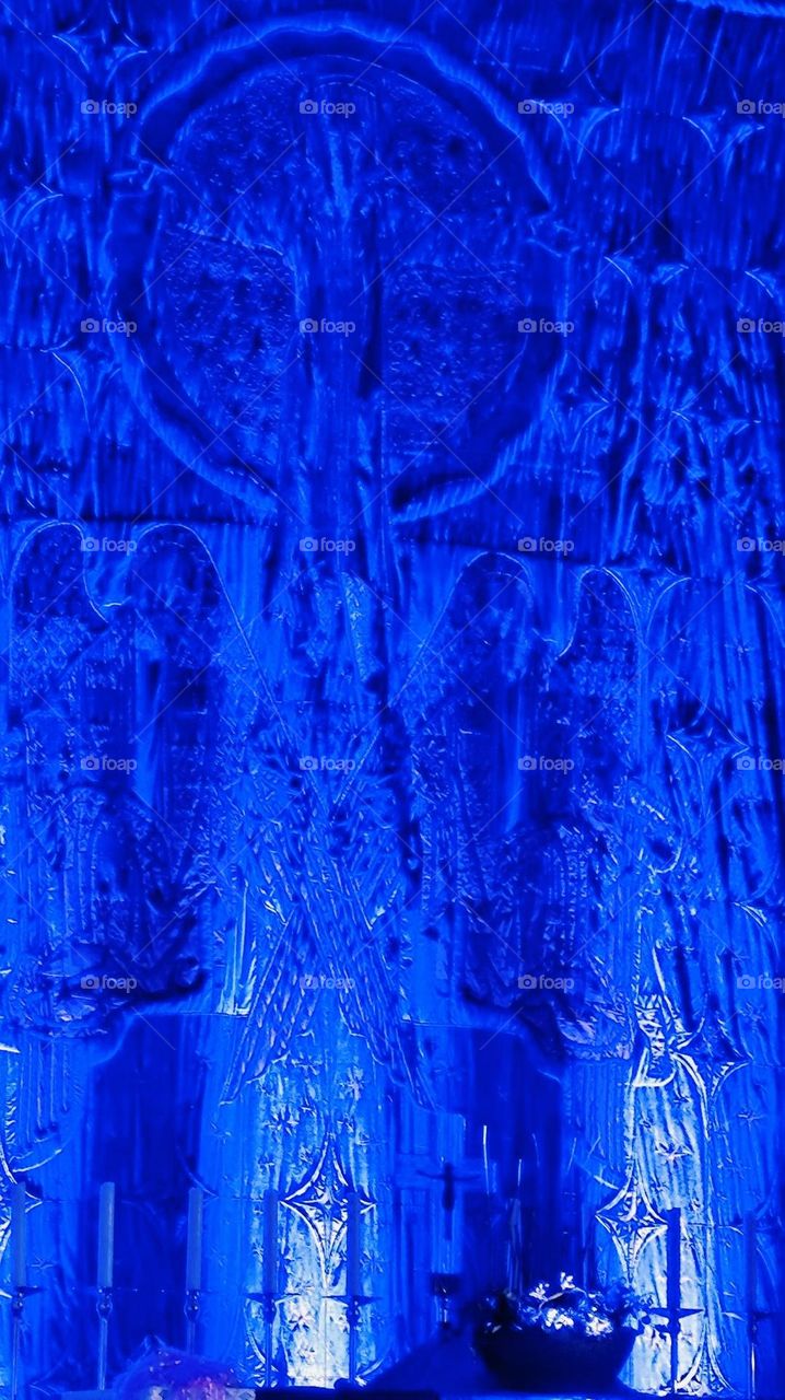 This vision in indigo blue to violet is the painting above the altar of the “Christuskirche”, the “Christ Church” in “Straubing”, “Niederbayern” or “Lower Bavaria”. The illumination in blue is due to special festivities. 2024. Hypnotic Productions