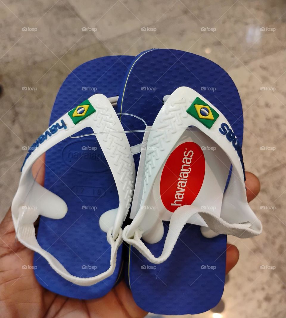 Chinelo Havaianas Baby é confortável, macio, resistente e seguro. Não escorrega firme nos pés e no chão. Chinelos Havaianas, ideal para qualquer ocasião!