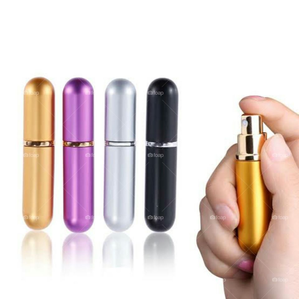 The mini perfume spray bottle is small and light enough to be put in your pocket or handbag, making you enjoy wonderful fragrance every moment.