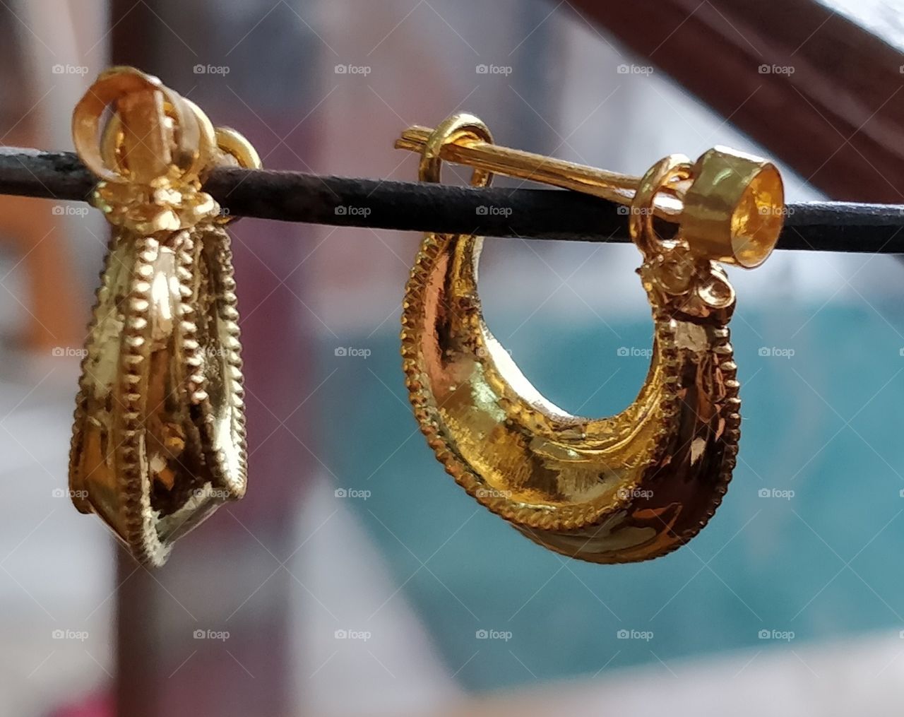 Overweight Indian Rajasthani man with golden traditional earrings wears a  Rajasthani turban (pagari) and smiles for the camera Stock Photo - Alamy