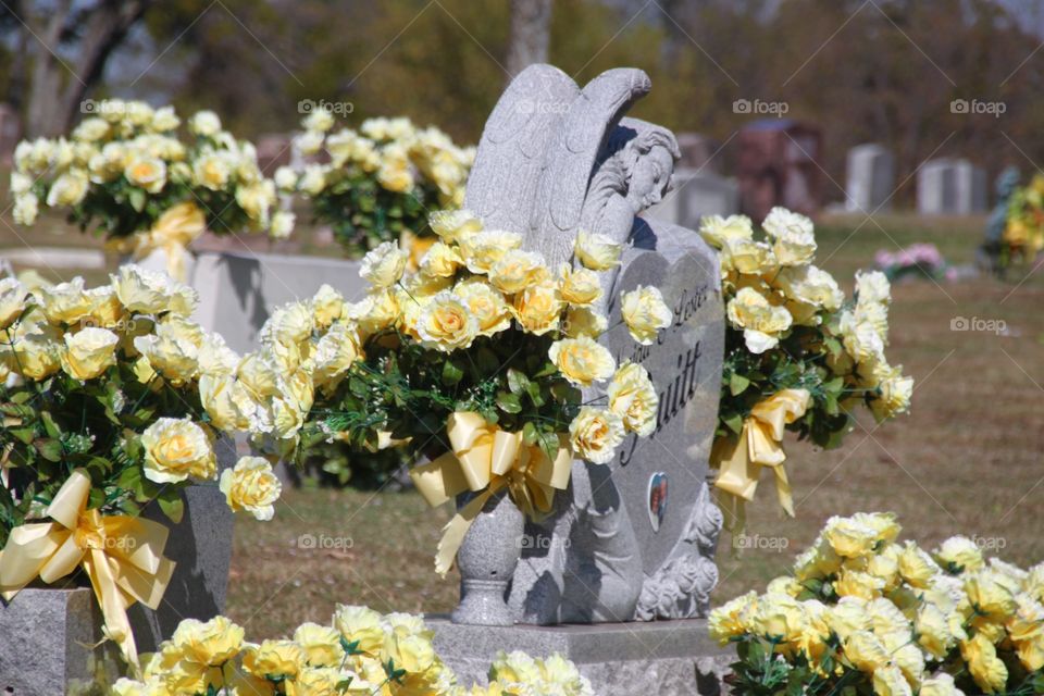 This grave caught my eye due to the abundance of yellow roses!! 