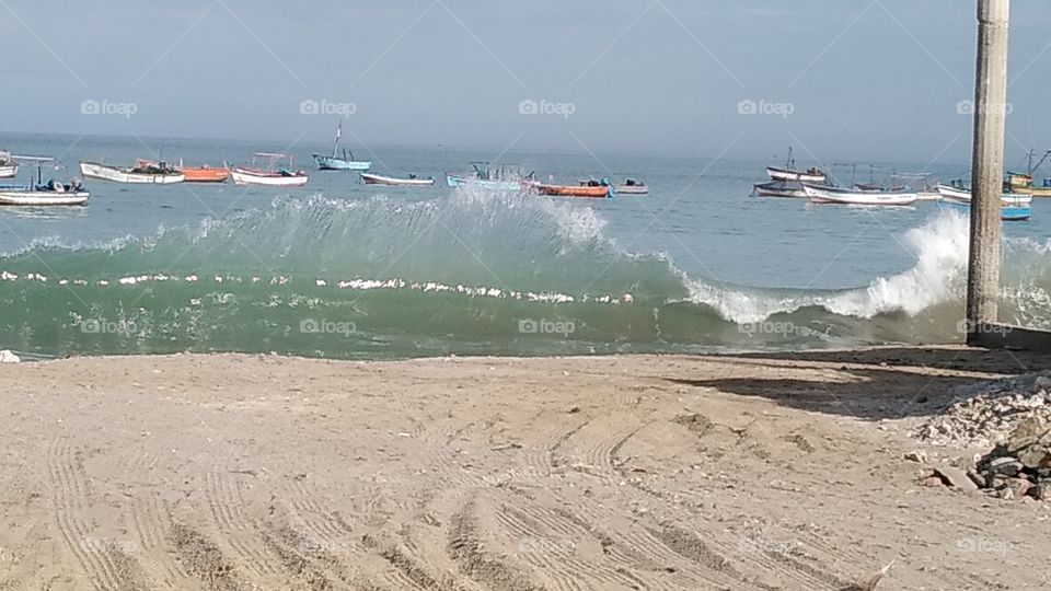 disfrutando de las olas