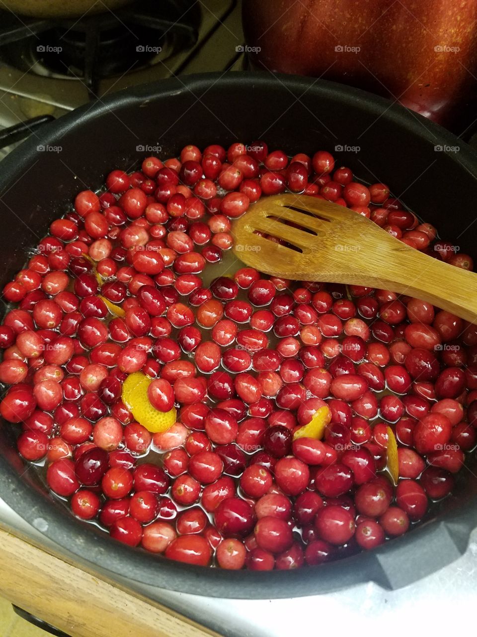 making cranberry sauce
