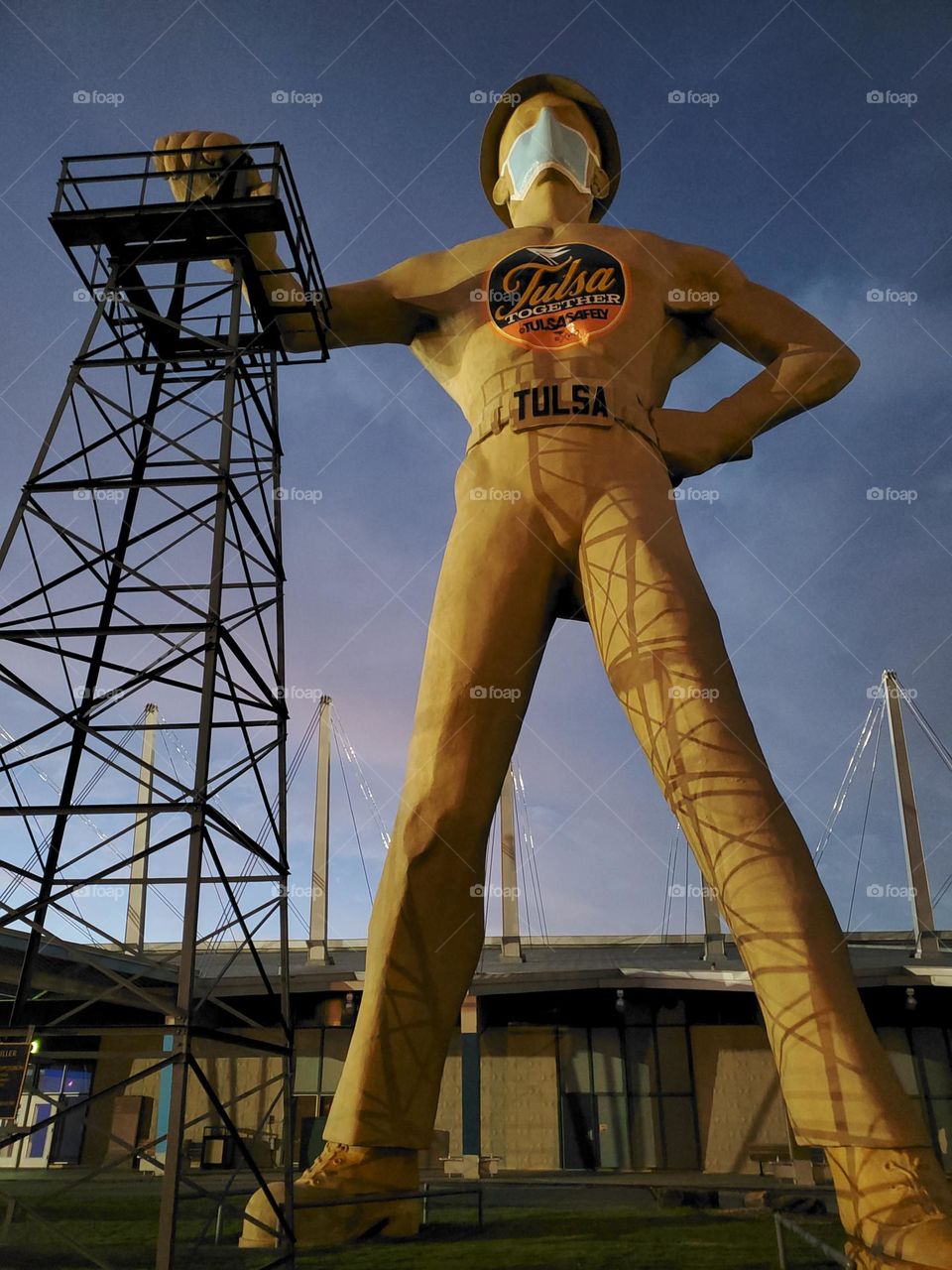 During the Covid-19 crisis, the Tulsa Driller statue was equipped with a mask