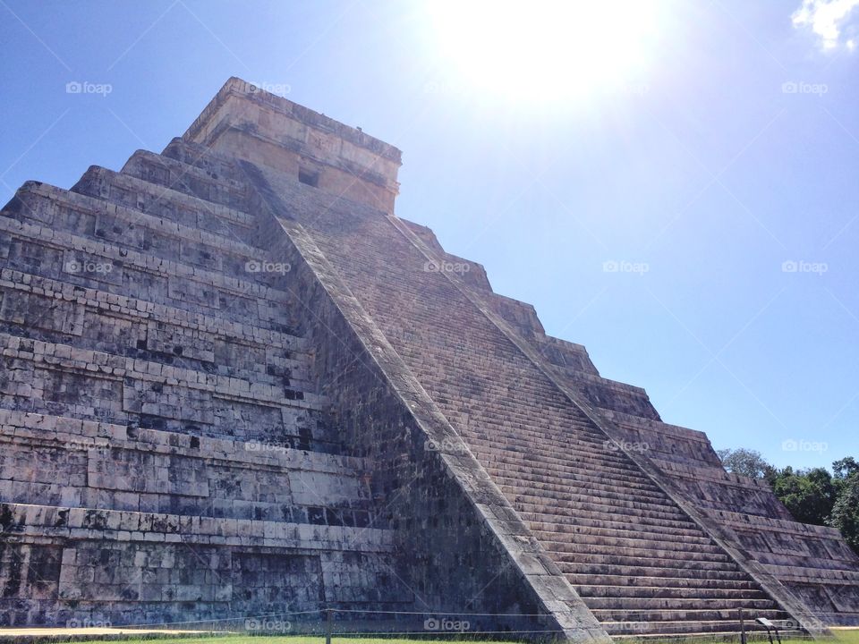 The Mayan Pyramid of Kukulcan at Chitzen Itza, Mexico