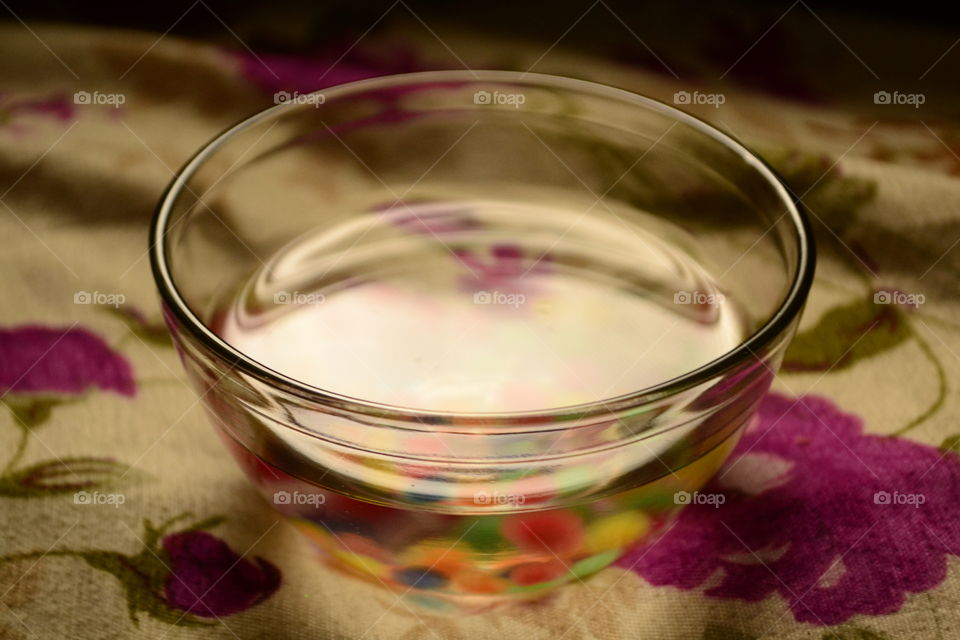 transparent bowl filled with water