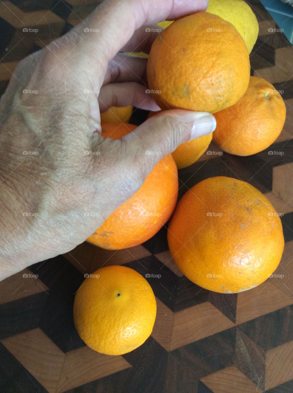 Picking a tangerine 