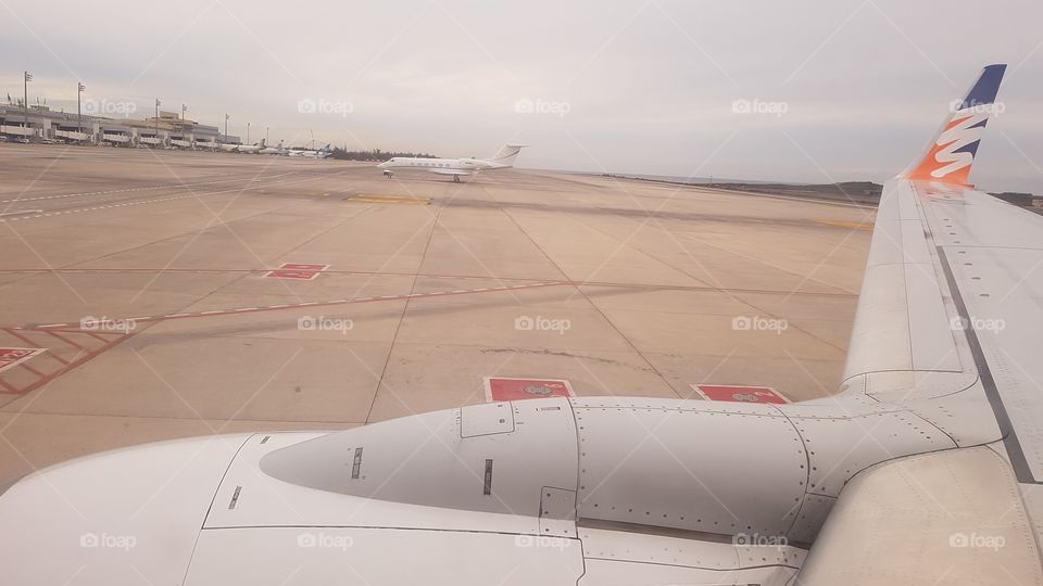 Triebwerk Flugzeug smartwings an airport