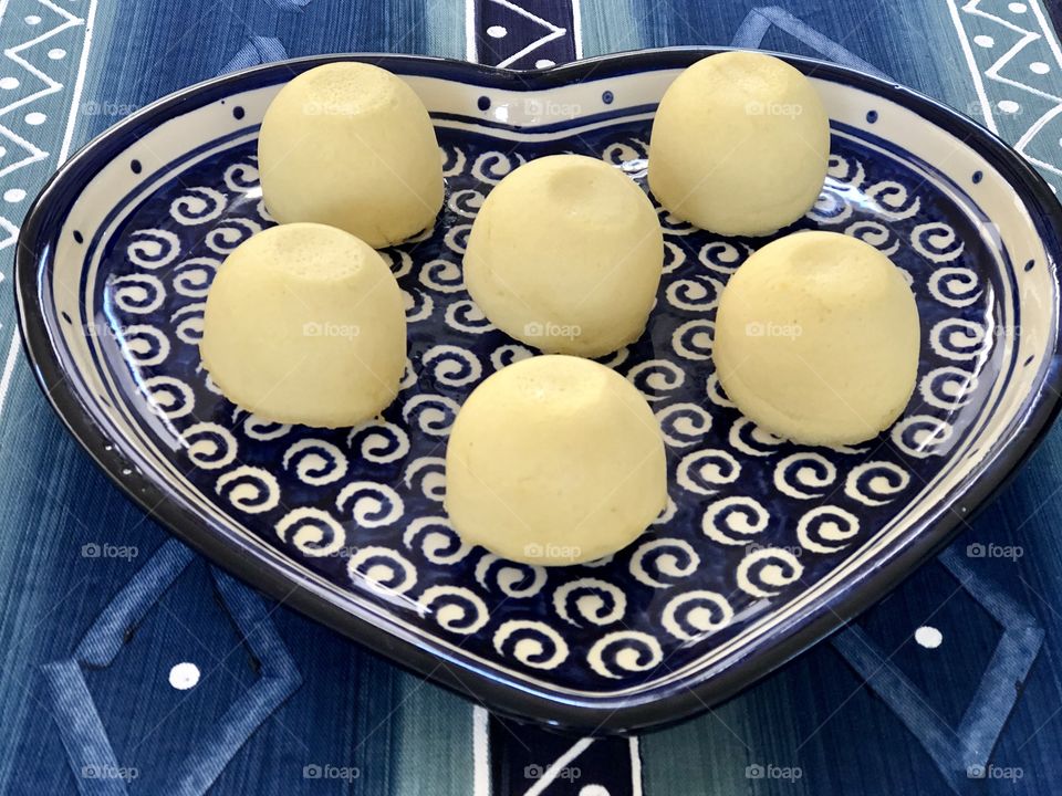 Adorable cake bites made by using the Aozita brand egg bite silicone molds in the Instant Pot.