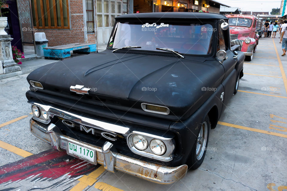 The old car, 
ตลาดนัดรถไฟ ศรีนครินทร์ (Train Night Market Srinakarin), Srinakarin Rd. Bangkok Thailand