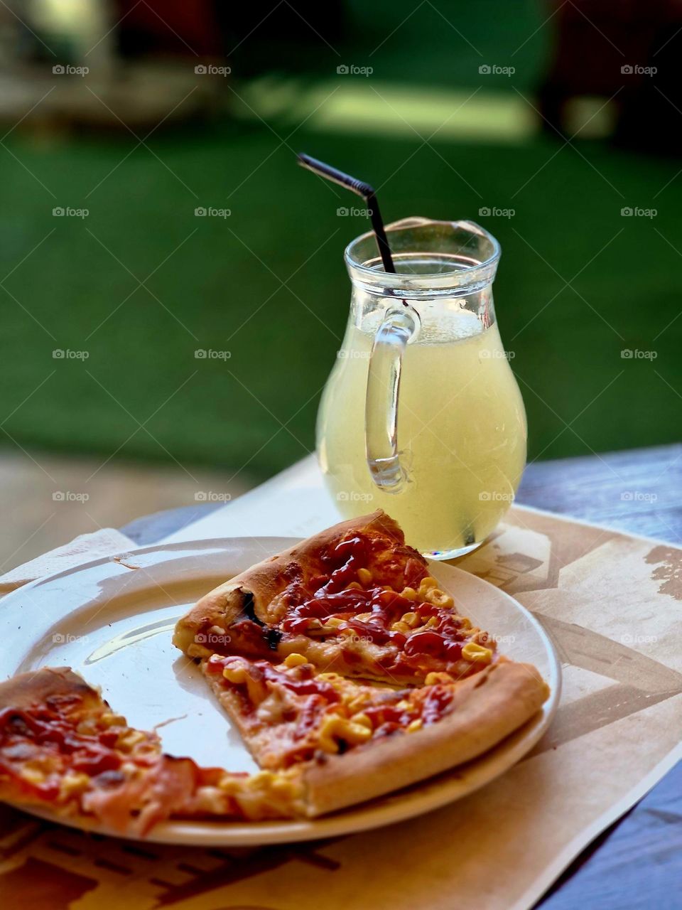 pizza and lemonade