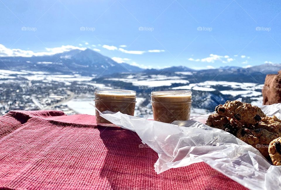 A snowy hike with hot drinks and cookies! ❤️