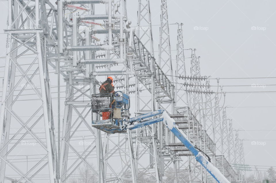 Worker on electric lines