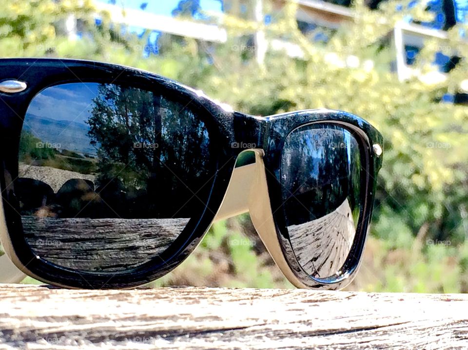 Sunglasses reflection 