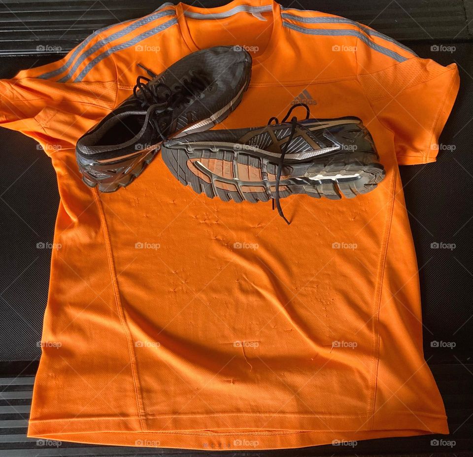 🏃‍♂️ 🇺🇸 Good Morning!  Everything ready to sweat the shirt. Let's go for a good morning jog?  Running is good for your health! / 🇧🇷 Bom dia! Tudo pronto para suar a camisa. Vamos para um bom cooper matinal? Correr faz bem para a saúde! 