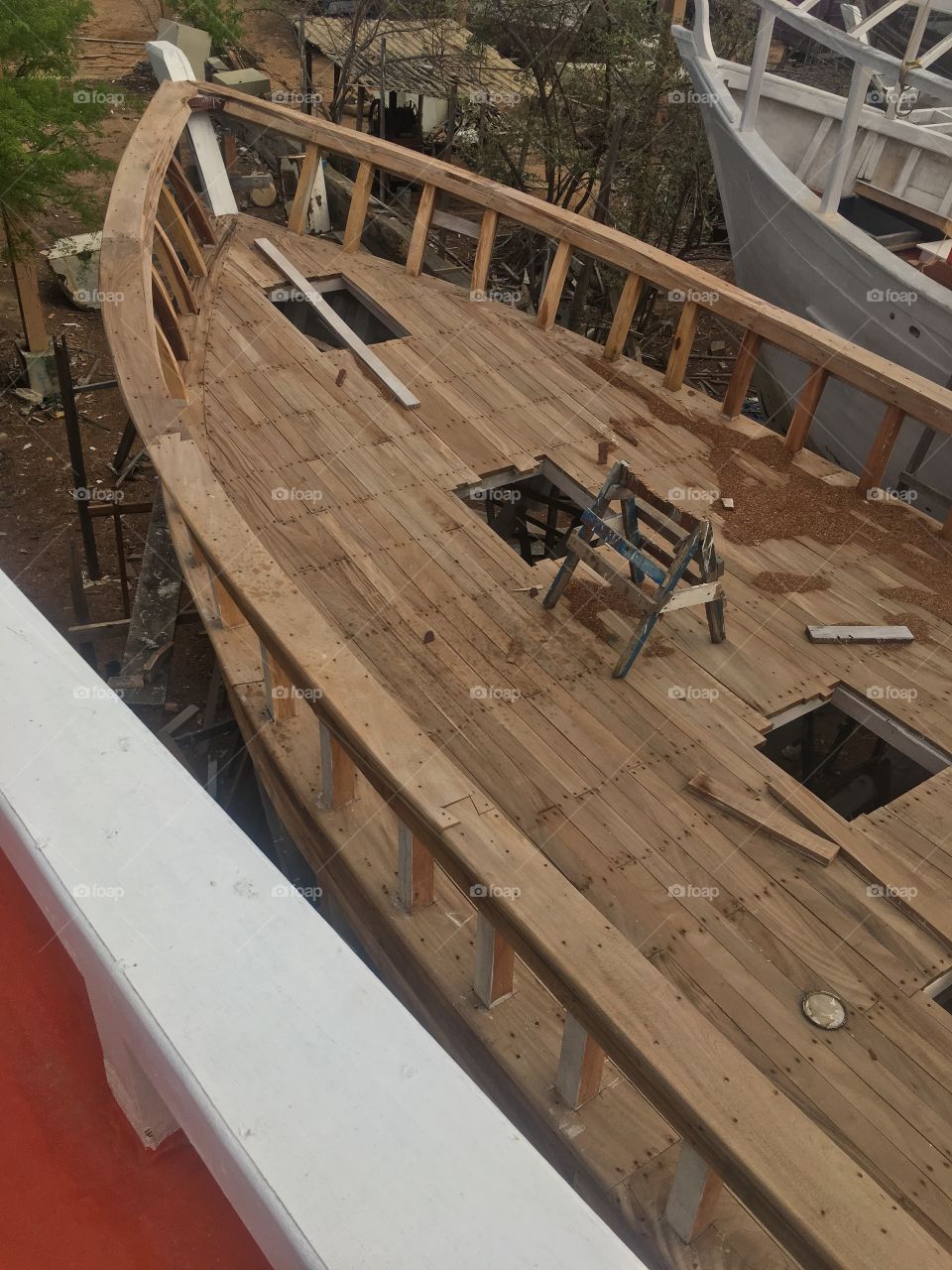 Proceso de construcción de una embarcación de pesca artesanal, cuna de la carpintería 