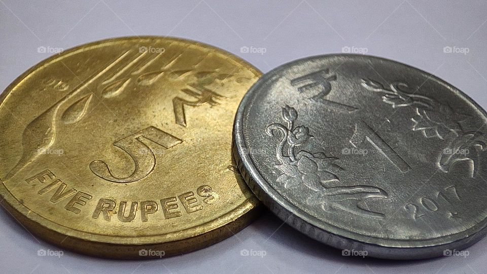 Indian Rupee, Coins, Rupees one and five coins of India