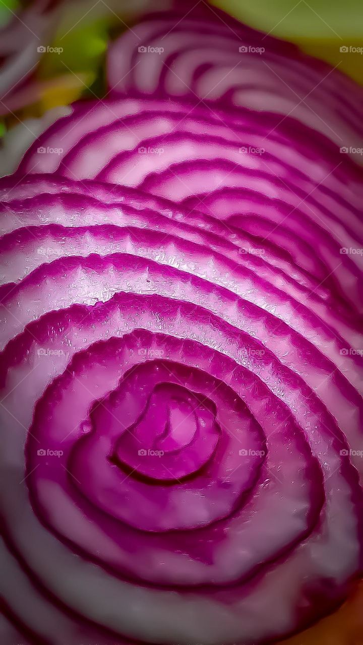 Red Onion Slices: Flavor, texture and color, it is successful in many dishes. It ranges from home cooking to haute cuisine, always making the recipes more aromatic and delicious.