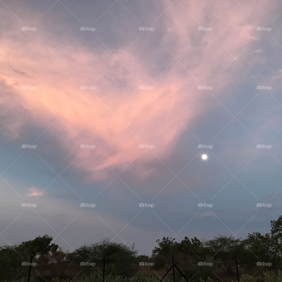 red sky with moon 🌑