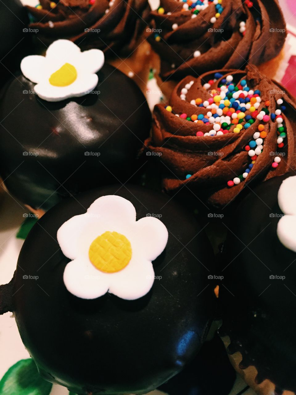 Sweet . Bridal shower cupcakes 