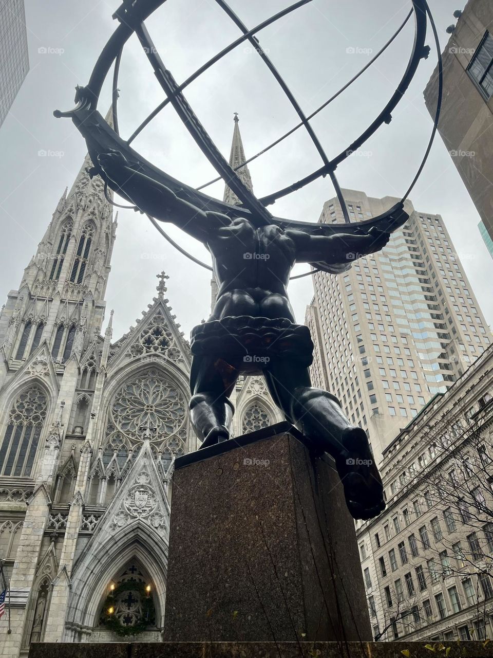 Statue in New York square 