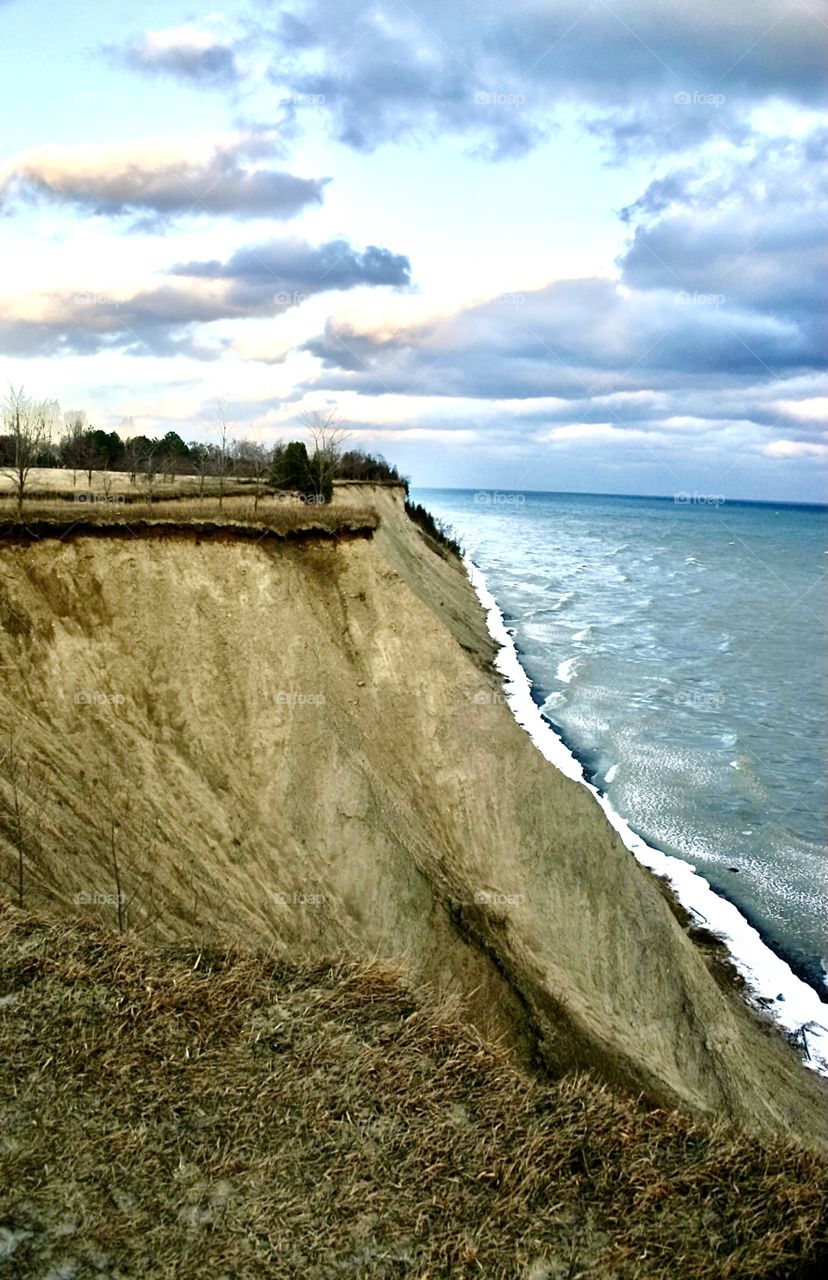 Bluffs bay the lake