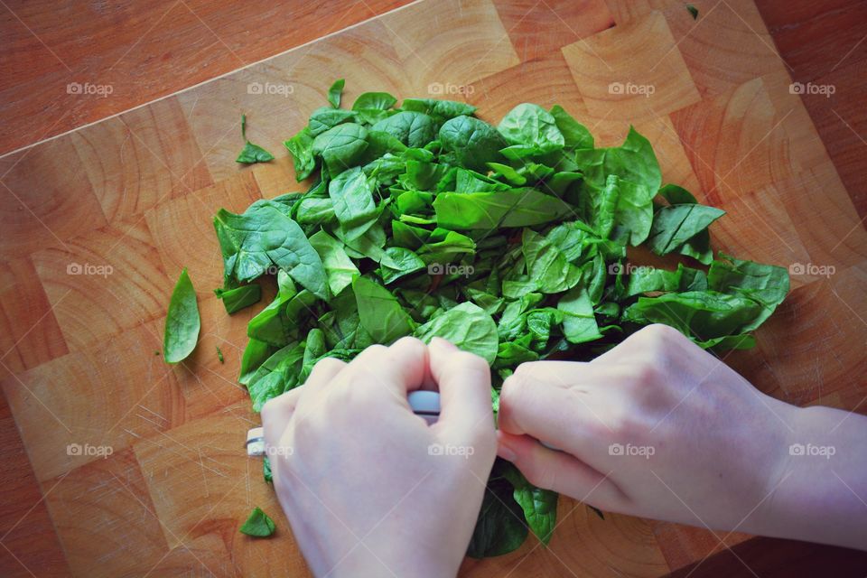 Cutting spinach