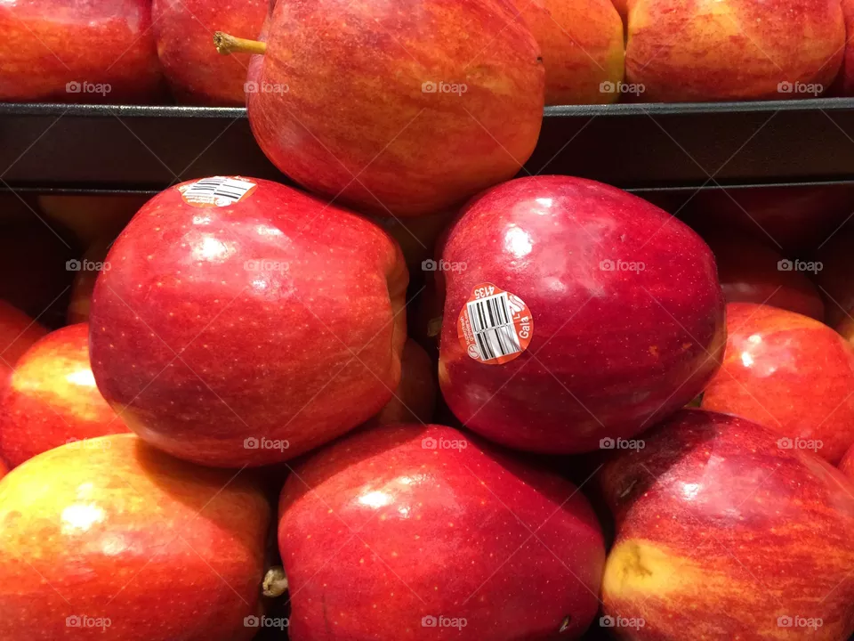 Red apples