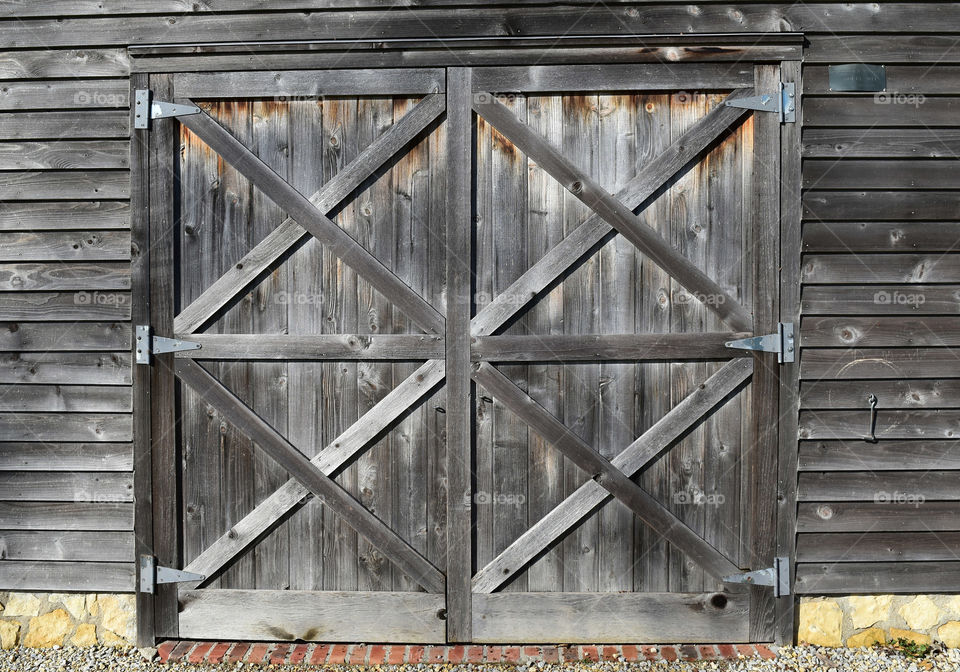 Double wood barn door