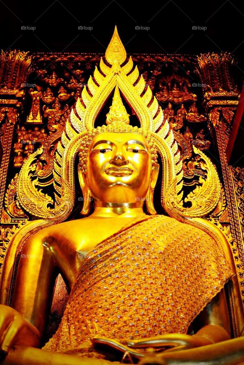 Gold buddha statue