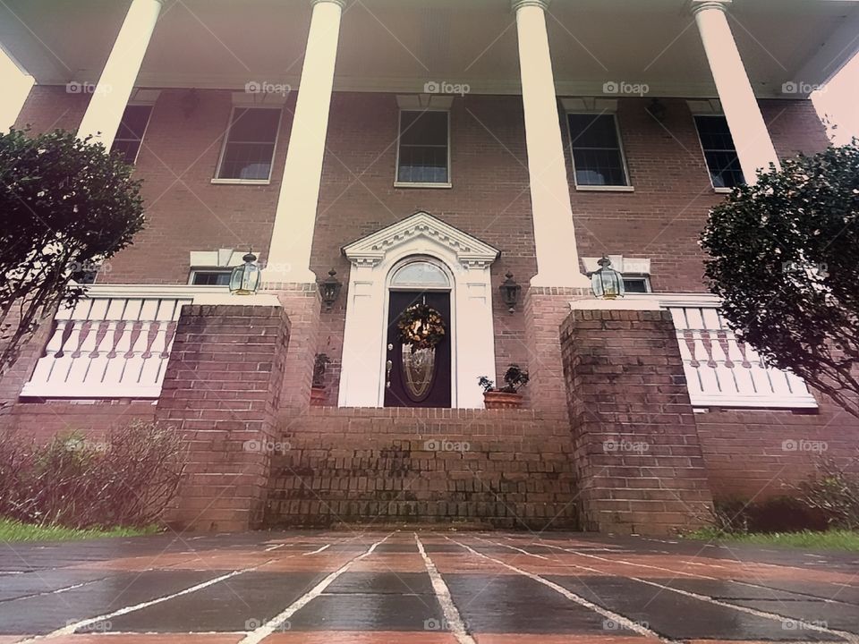 a minimalistic view on an old gorgeous mansion